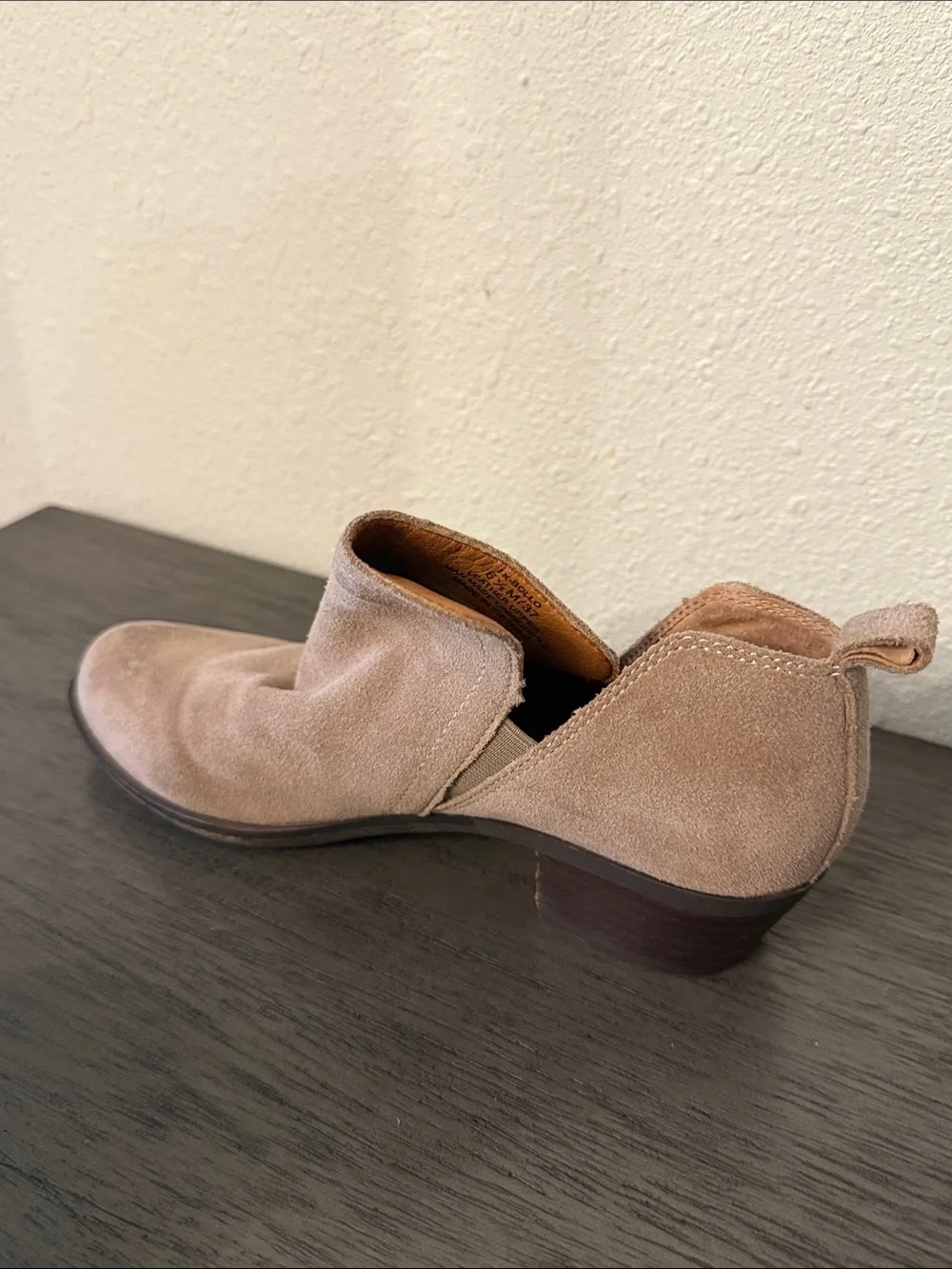 Lucky Brand Bollo Tan Suede Side Cutout Ankle Booties 6.5M LK-BOLLO